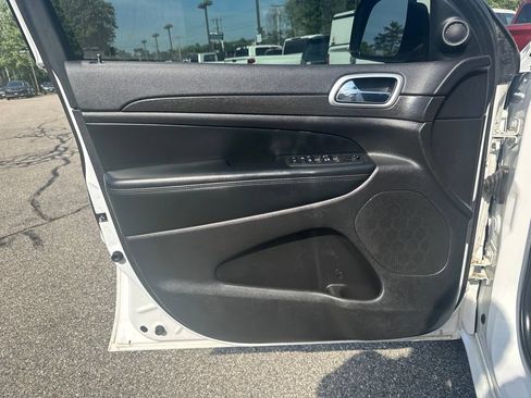 Used 2018 Jeep Grand Cherokee Altitude AWD/4WD image 14