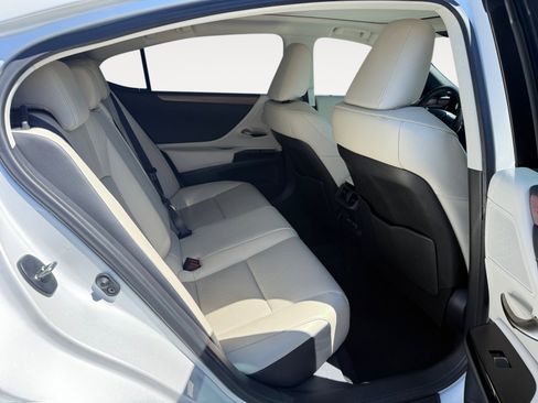 Used 2025 Lexus ES 350 w/ Premium Package FWD image 18
