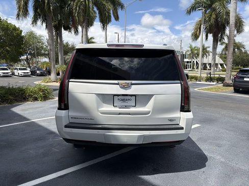 Used 2019 Cadillac Escalade ESV Luxury RWD image 7