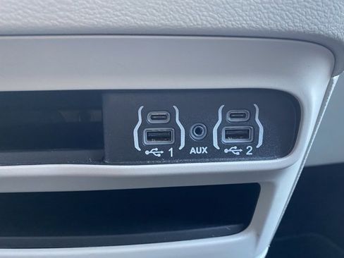 Used 2024 Chrysler Pacifica Touring-L image 22