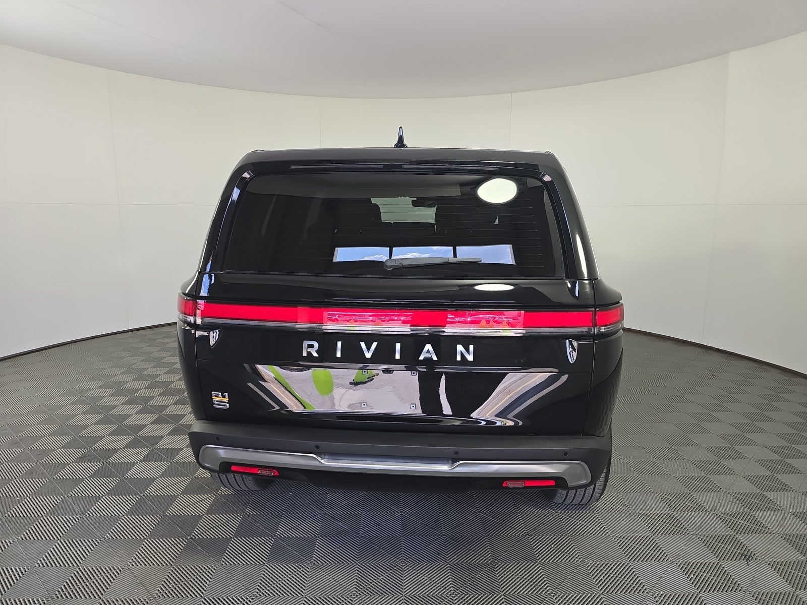 Used 2023 Rivian R1S Adventure Quad AWD/4WD image 4
