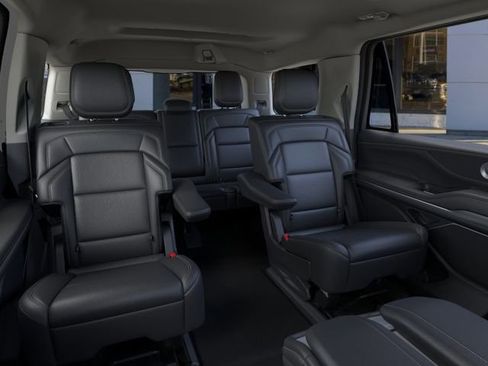 New 2026 Lincoln Navigator Premiere AWD/4WD image 12
