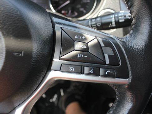 Used 2018 Nissan Rogue SV AWD/4WD image 21