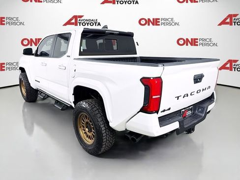 Certified 2025 Toyota Tacoma SR5 AWD/4WD image 5