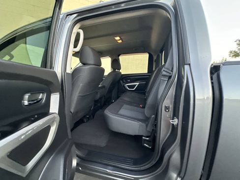 Used 2019 Nissan Titan SV AWD/4WD image 14