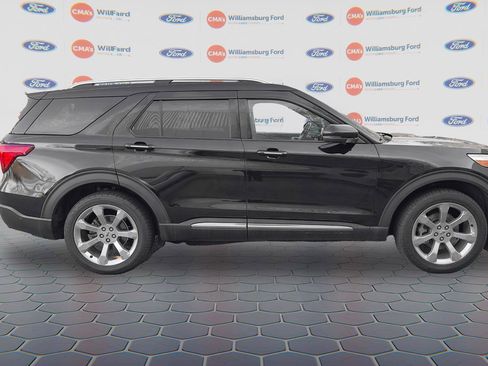 Certified 2020 Ford Explorer Platinum w/ Premium Technology Package image 3