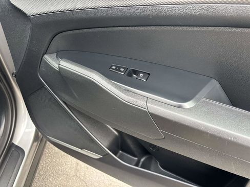 Used 2025 Kia Sportage LX image 16