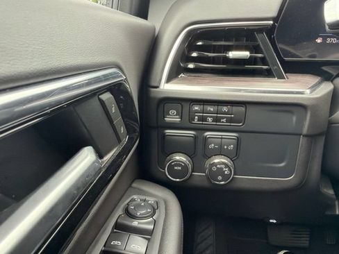 Used 2025 Chevrolet Tahoe LS RWD image 11