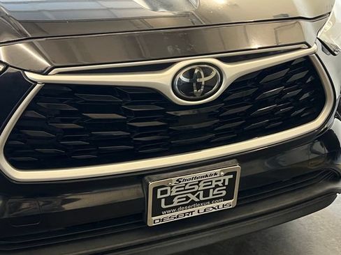 Used 2020 Toyota Highlander XLE FWD image 14