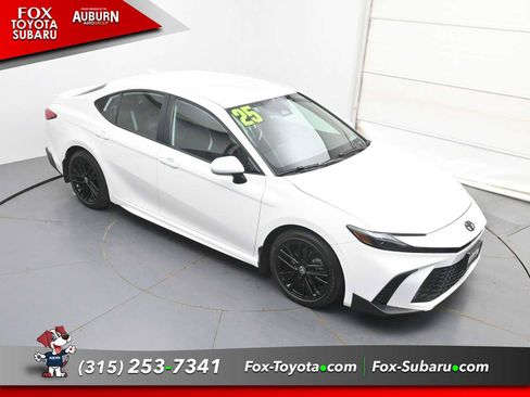 Used 2025 Toyota Camry SE w/ Convenience Package FWD image 33
