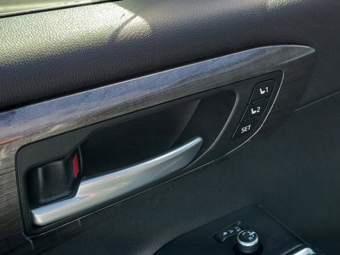 Used 2023 Toyota Highlander Platinum image 22