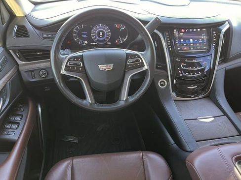 Used 2018 Cadillac Escalade Premium Luxury image 13