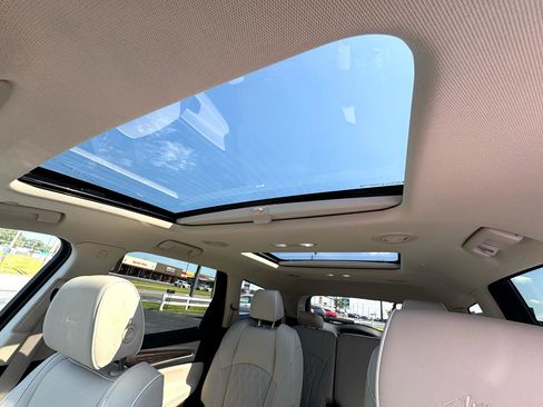 Used 2023 Buick Enclave Avenir w/ Avenir Technology Package image 32