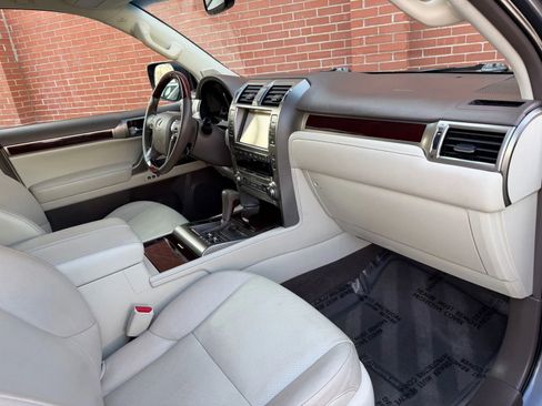 Used 2017 Lexus GX 460 image 22
