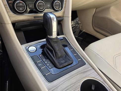 Used 2018 Volkswagen Passat 2.0T SE image 24