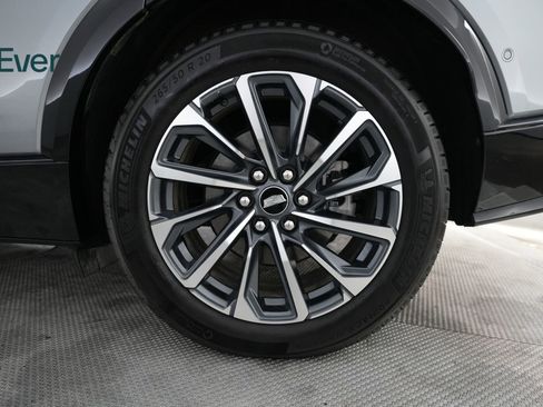 Used 2024 Cadillac Lyriq Sport w/ LPO, Floor Liner Package AWD/4WD image 9