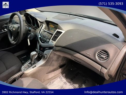 Used 2016 Chevrolet Cruze LT w/ Technology Package FWD image 13