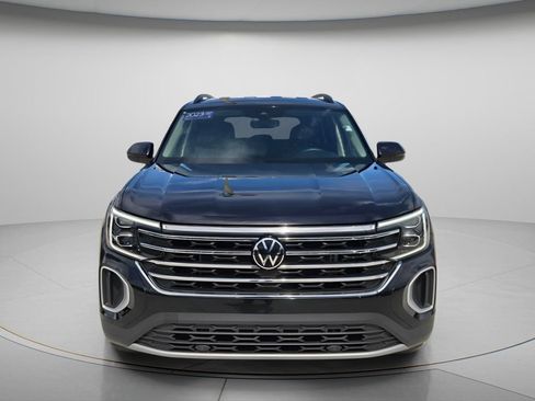 Certified 2025 Volkswagen Atlas SE FWD image 9