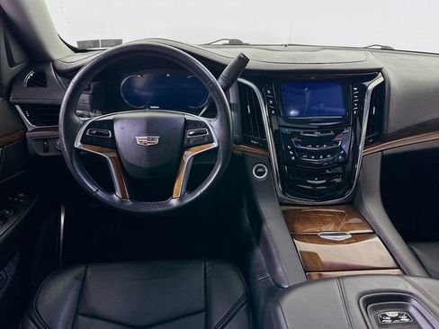 Used 2016 Cadillac Escalade Luxury image 24