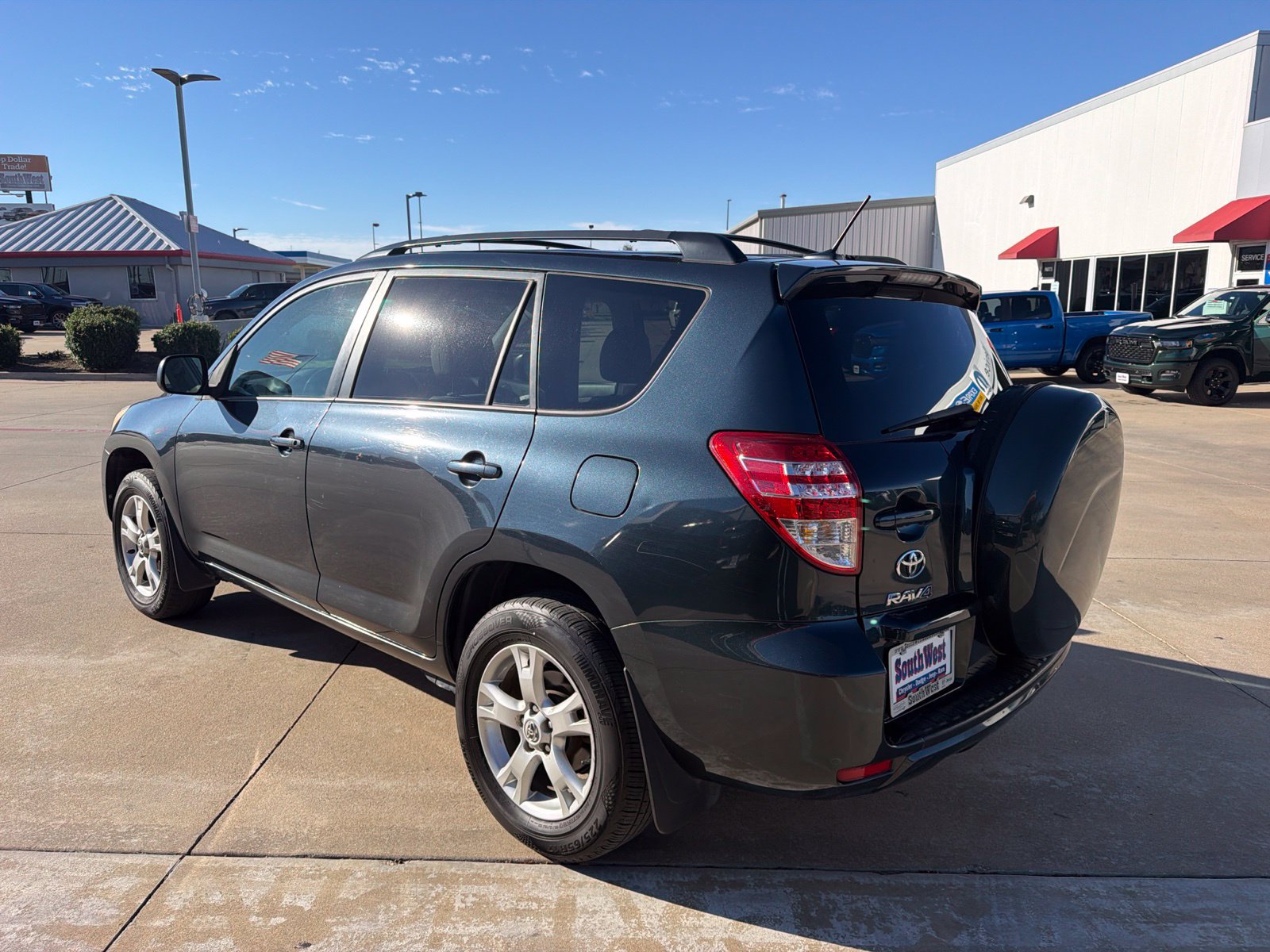 Used 2011 Toyota RAV4 4WD w/ Upgrade Value Pkg image 7