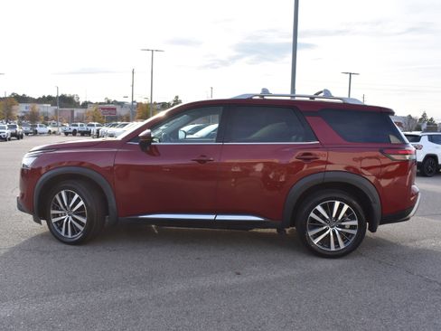 Used 2022 Nissan Pathfinder Platinum w/ Cargo Package image 6