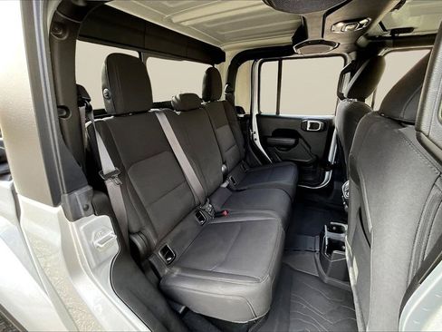 Certified 2022 Jeep Gladiator Willys image 22