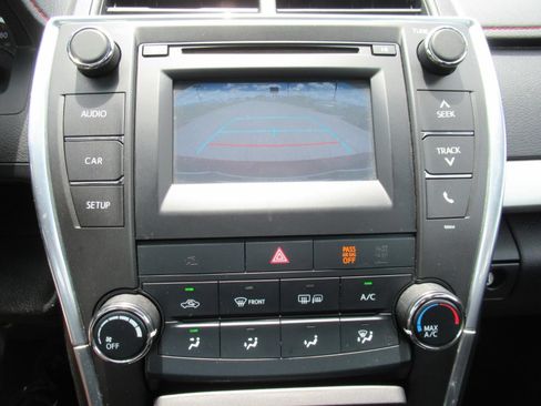 Used 2017 Toyota Camry SE w/ Four Season Floor Mat Package FWD image 27