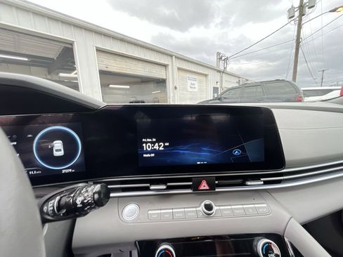 Used 2025 Hyundai Elantra SEL FWD image 16