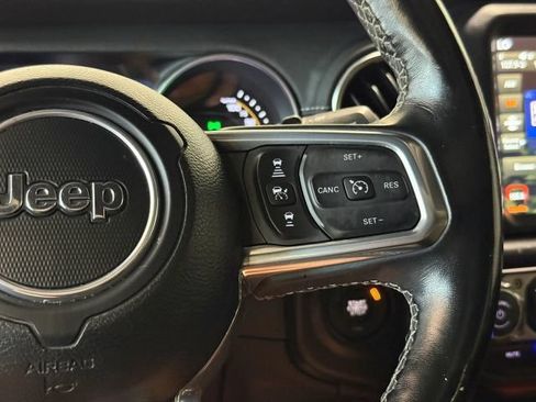 Used 2022 Jeep Wrangler Unlimited Sahara w/ Cold Weather Group AWD/4WD image 19