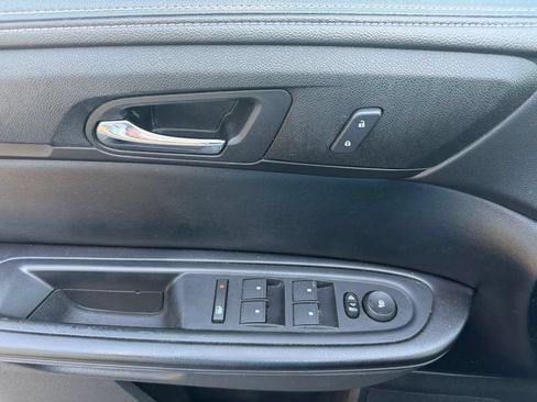 Used 2015 GMC Acadia SLE FWD image 16