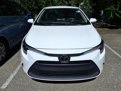 Used 2024 Toyota Corolla LE FWD image 3