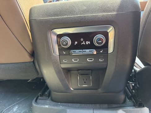 Used 2023 Chevrolet Suburban High Country AWD/4WD image 17