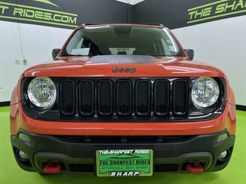 Used 2017 Jeep Renegade Trailhawk AWD/4WD image 3