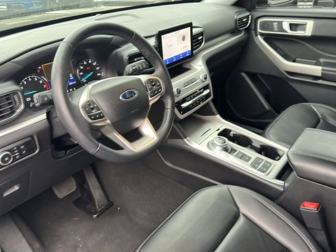 Used 2024 Ford Explorer XLT w/ Equipment Group 202A image 12