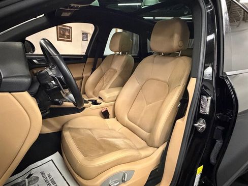 Used 2018 Porsche Macan image 17