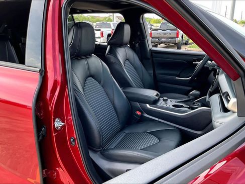 Certified 2026 Toyota Highlander XSE image 9