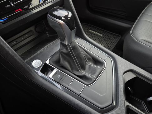 Certified 2023 Volkswagen Tiguan SE image 34