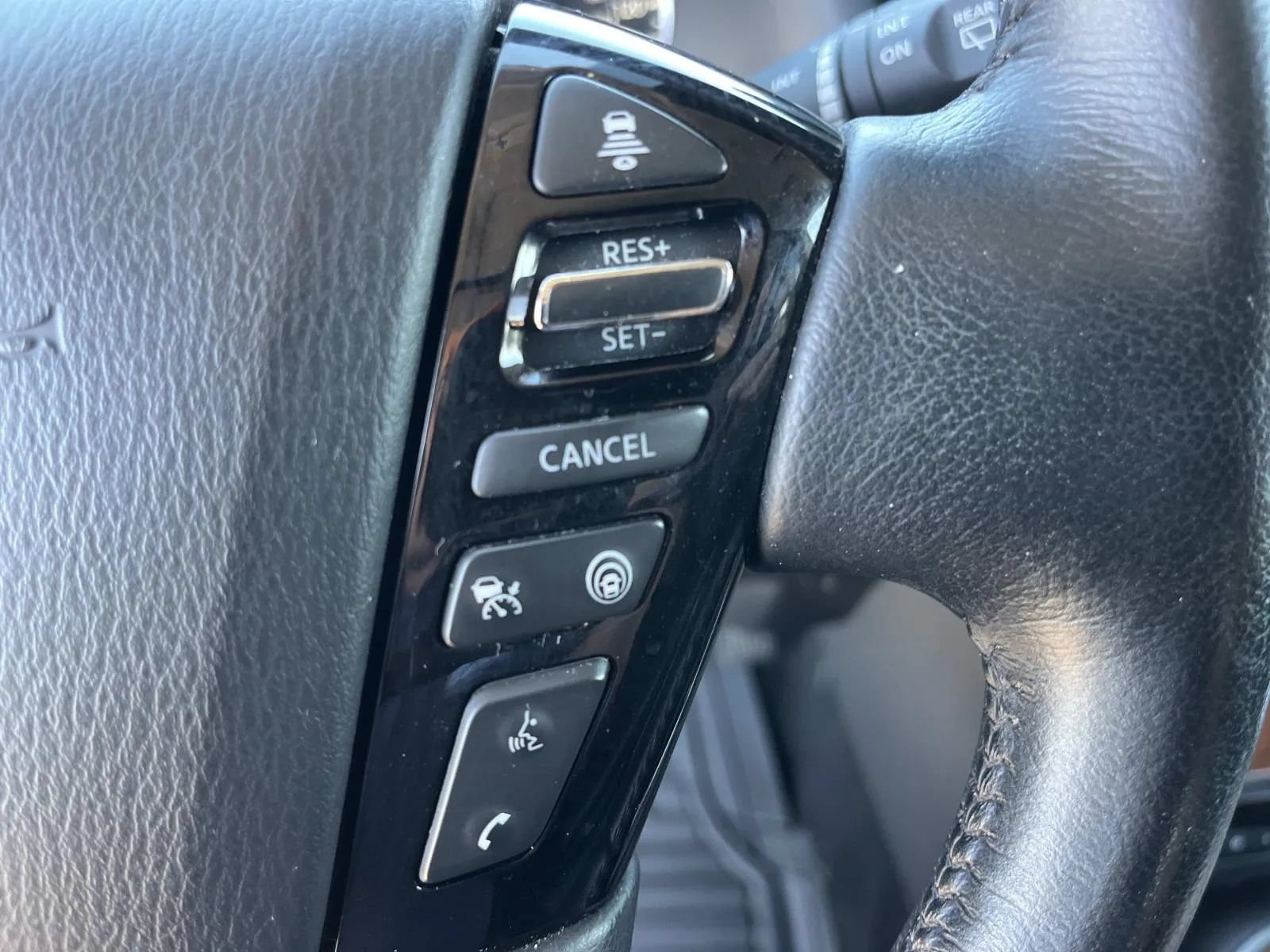 Used 2024 Nissan Armada SL w/ Captain's Chairs Package AWD/4WD image 31