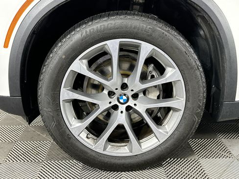 Used 2025 BMW X5 xDrive40i w/ Parking Assistance Package image 35