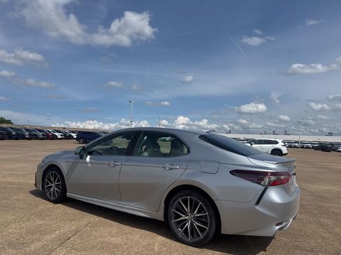 Used 2022 Toyota Camry SE FWD image 13