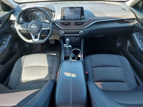 Used 2024 Nissan Altima 2.5 SV FWD image 3
