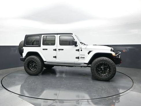 Used 2019 Jeep Wrangler Unlimited Sahara AWD/4WD image 6