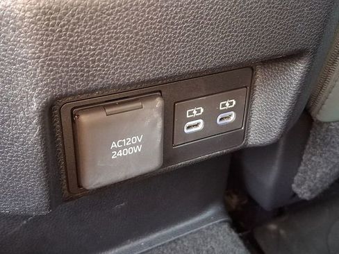 Used 2025 Toyota Tacoma Trailhunter image 11