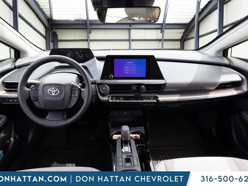 Used 2024 Toyota Prius XLE FWD image 4