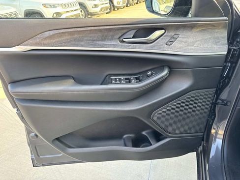 New 2025 Jeep Grand Cherokee L Limited w/ Luxury Tech Group II RWD image 22