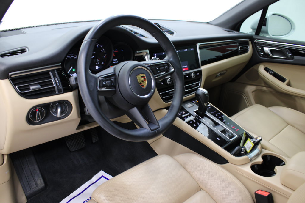 Used 2023 Porsche Macan AWD/4WD image 4