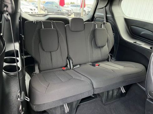 Used 2022 Chrysler Pacifica Touring FWD image 34