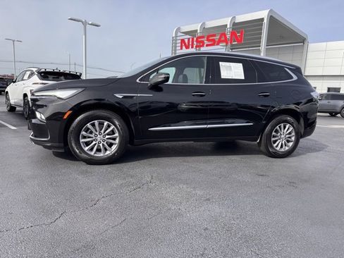 Used 2024 Buick Enclave Premium image 2