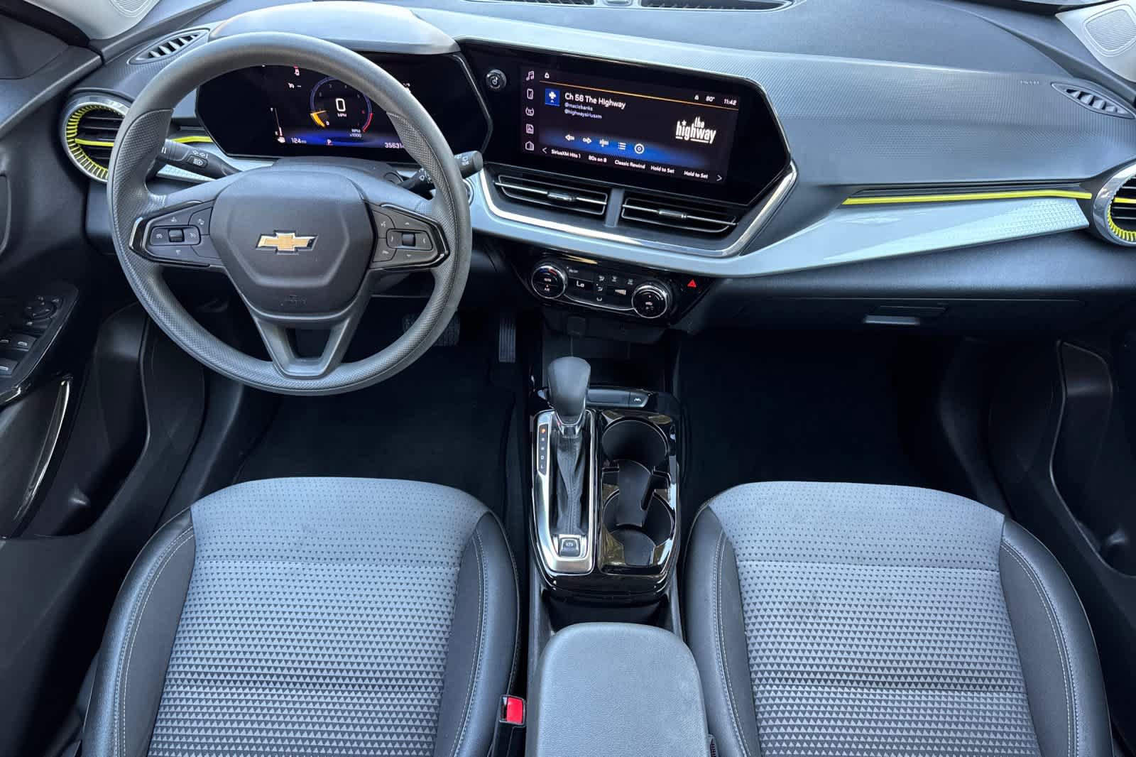 Used 2025 Chevrolet Trax LT FWD image 3
