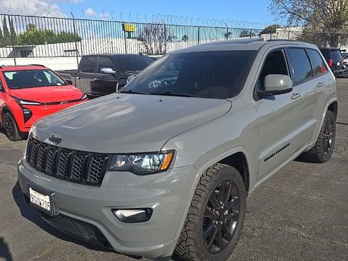 Used 2020 Jeep Grand Cherokee Altitude image 1